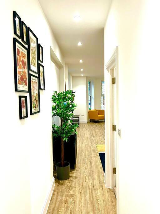 Brand New Apt - Beach Breeze Spacious 1-Bedroom Apartment With Parking - Sleeps 4 Ppl- Internet Bournemouth Exterior photo