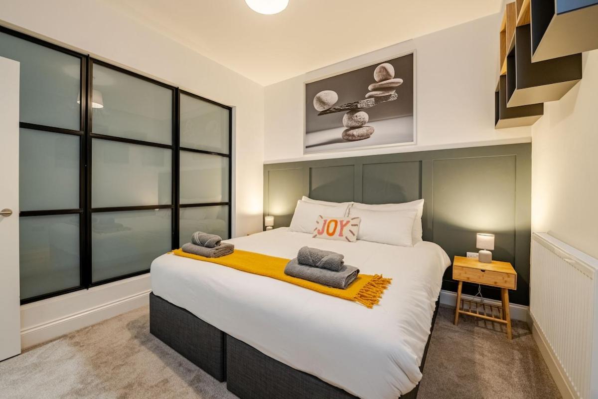 Brand New Apt - Beach Breeze Spacious 1-Bedroom Apartment With Parking - Sleeps 4 Ppl- Internet Bournemouth Exterior photo