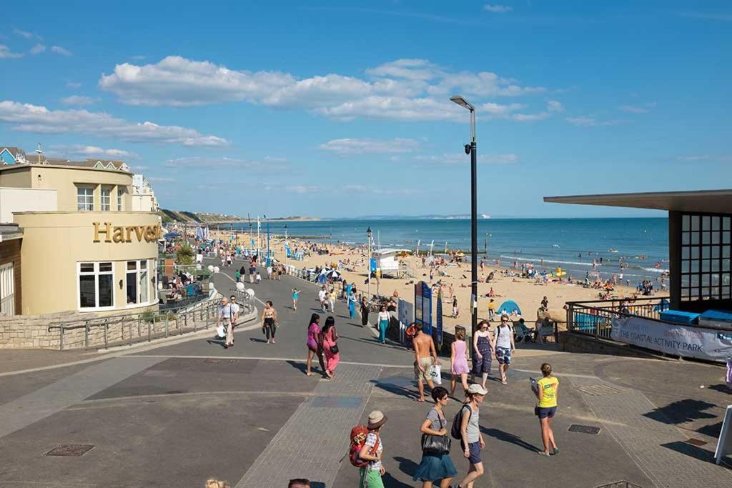 Brand New Apt - Beach Breeze Spacious 1-Bedroom Apartment With Parking - Sleeps 4 Ppl- Internet Bournemouth Exterior photo